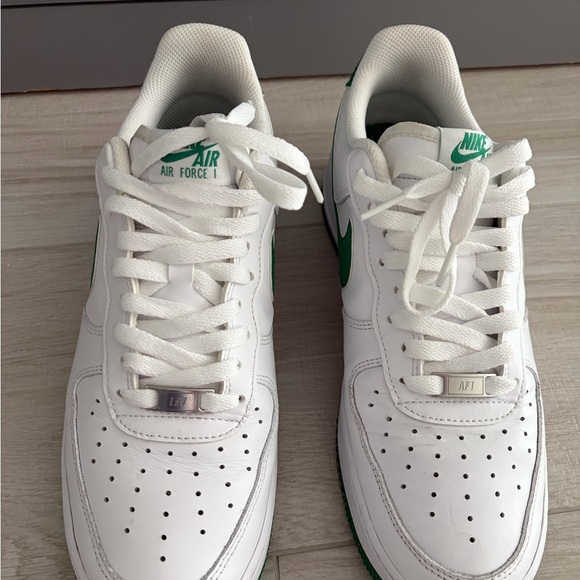 Nike Air White and Green Shoes - Picture 2 of 10